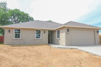 Building Photo - Newly Constructed 3 Bedroom Home!
