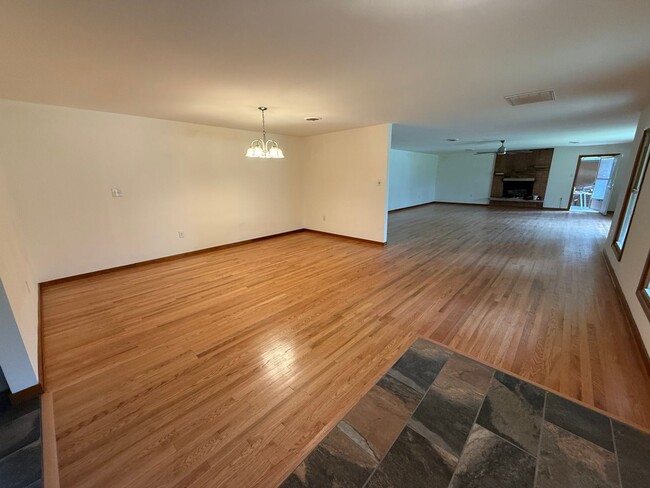 Building Photo - Large 4-Bed Brick Rancher with 2-Car Attac...