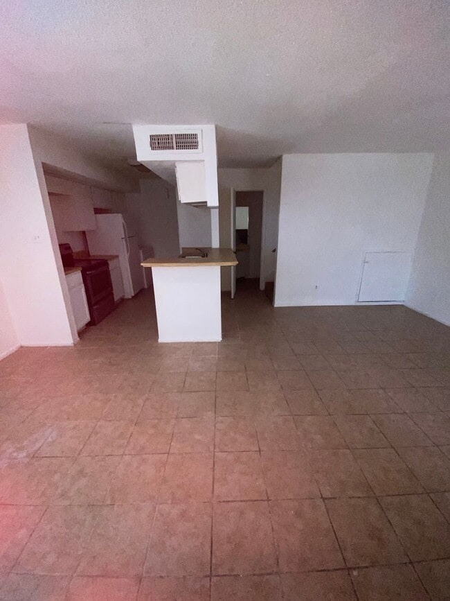 Building Photo - 1 bed 1.5 bath Apply now! $400 Move in Spe...
