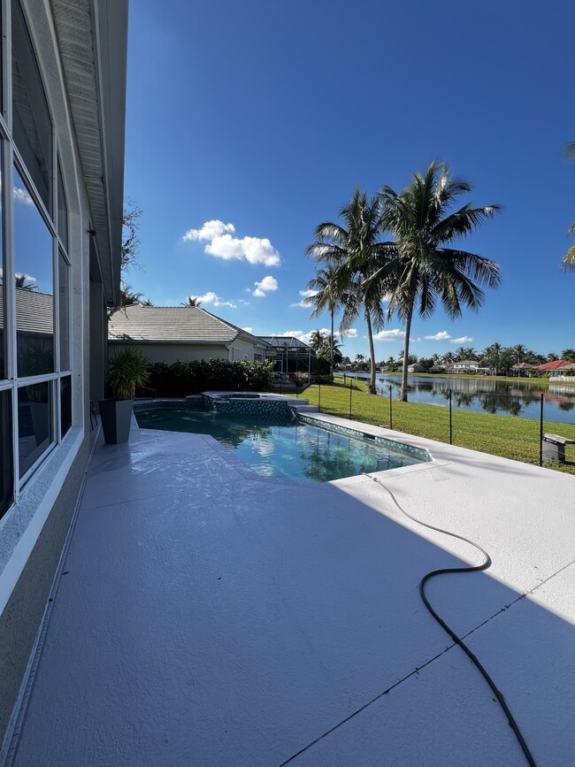 Building Photo - 14120 Reflection Lakes Dr