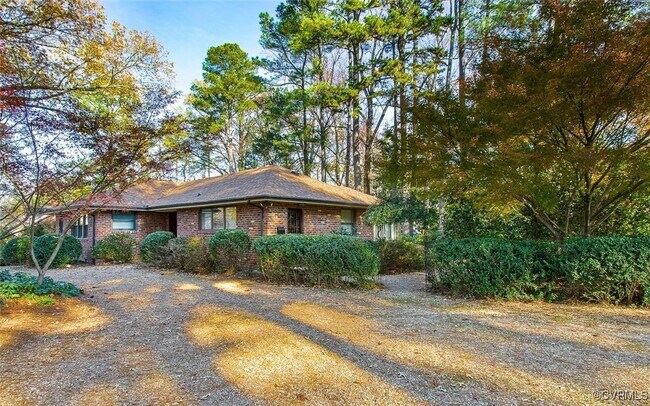 Building Photo - 509 Waveny Rd