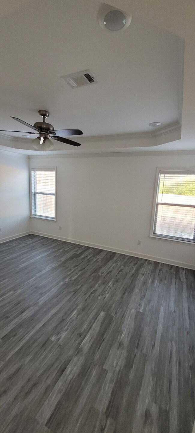 Building Photo - 45 Buena Vis Dr