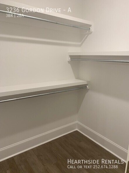 Building Photo - 3236 Gordon Dr