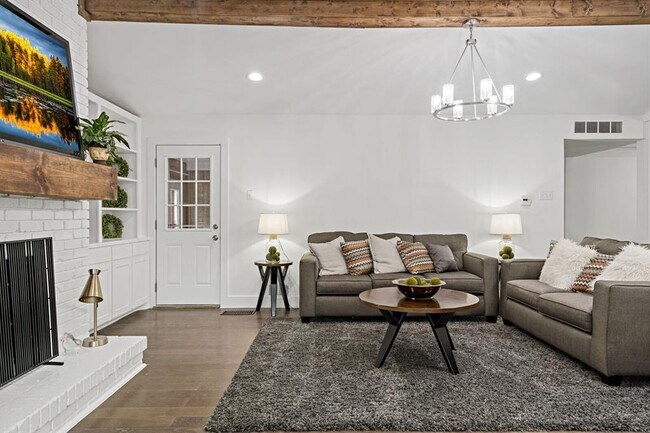 Building Photo - 11005 Carissa Dr