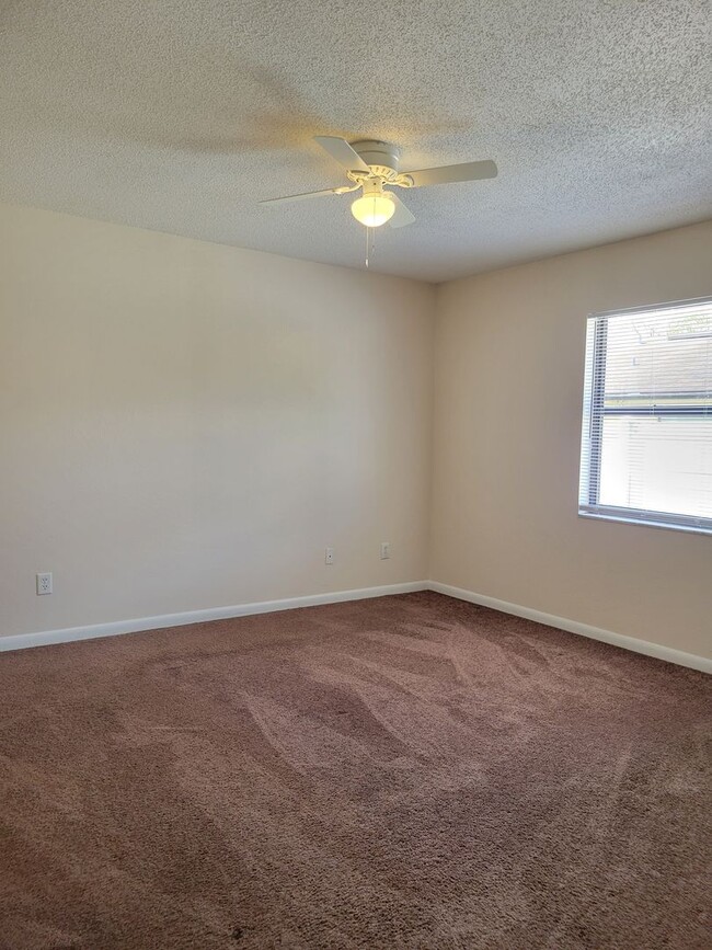 Building Photo - Two-Bedroom Home with Bonus Room in Winter Haven