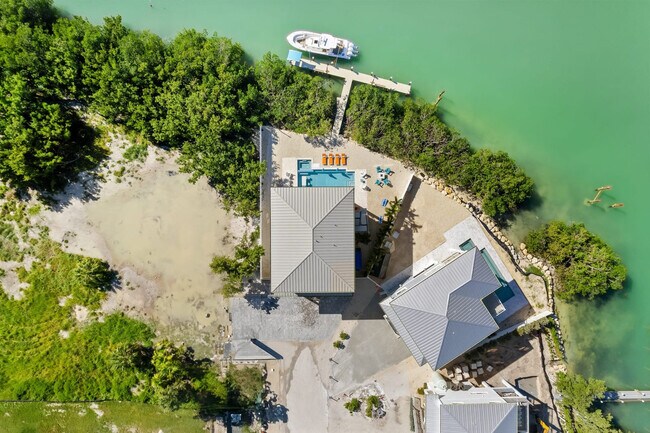 Building Photo - 247 Pescayo Ave