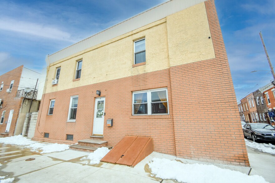 Building Photo - 373 Tree St