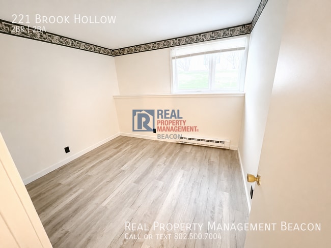 Building Photo - 221 Brook Hollow