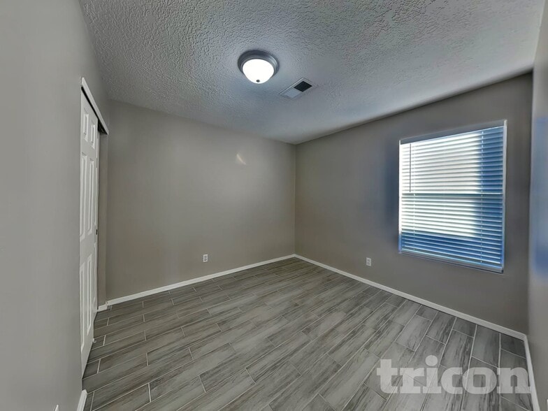 Building Photo - 848 Rebecca Ct NE