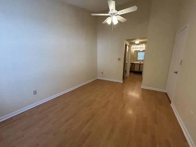 Building Photo - 2890 N Oakland Forest Dr