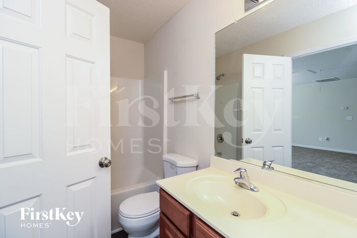 Building Photo - 1901 Harvick Ct