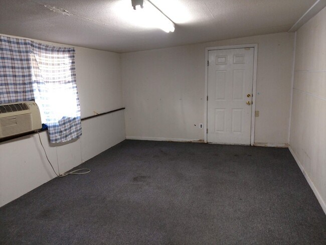 Building Photo - 2610 Azalea St