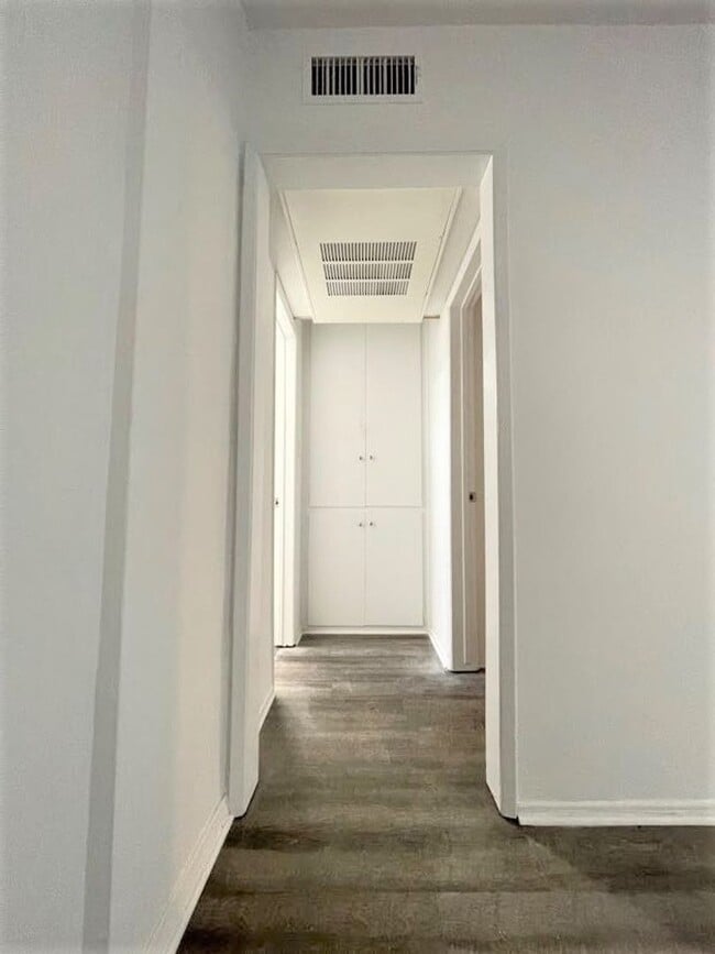 Building Photo - Celebrate the Season With Our December Move-In Special!