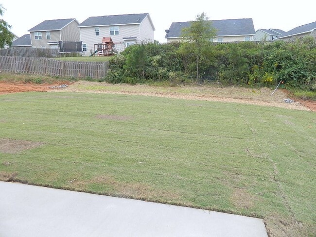 Building Photo - 899 Westlawn Dr