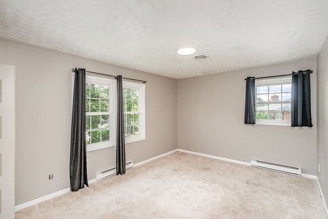 Building Photo - 411 Deerwood Dr