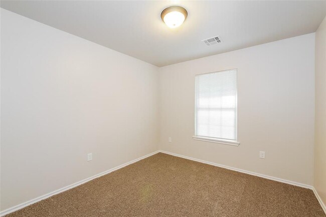 Building Photo - 1338 Selborne Pl