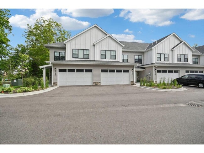 Building Photo - 4760 Ironwood Cir