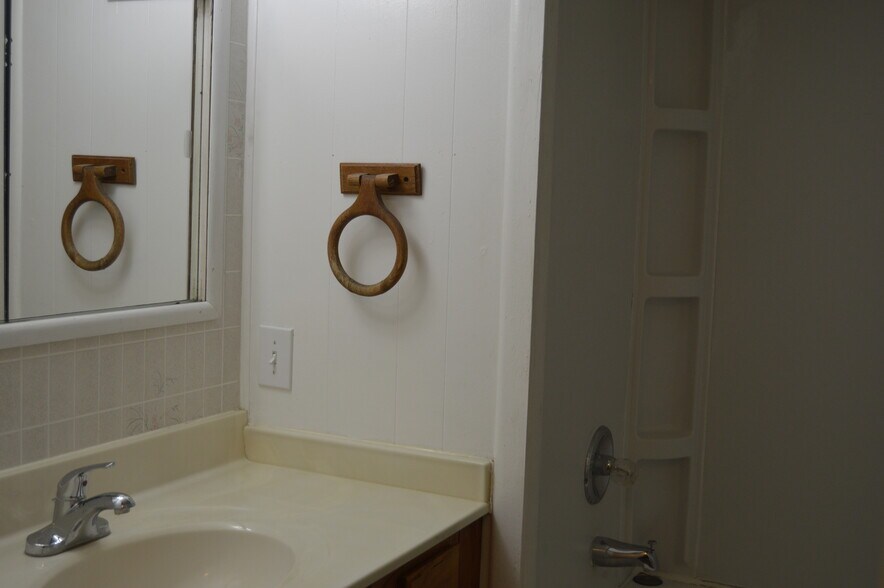 Building Photo - 3537 School Dr