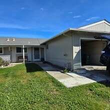 Building Photo - 121 Sequoia Dr