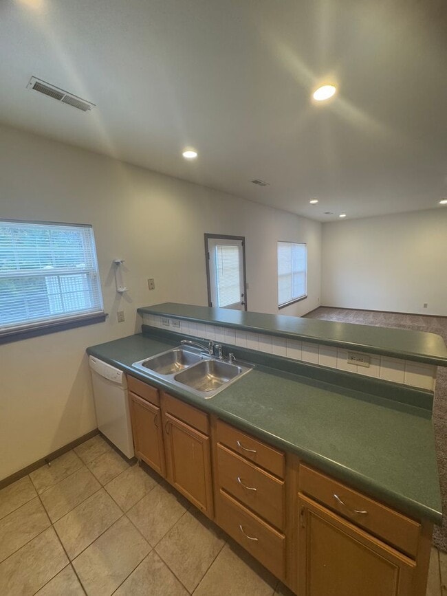 Building Photo - Four Bedroom 2.5 Bath Condo