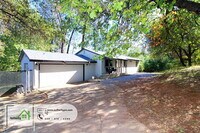 Building Photo - 2141 Montana Ave