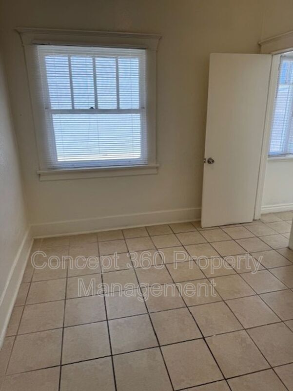 Building Photo - 758 Cerritos Ave