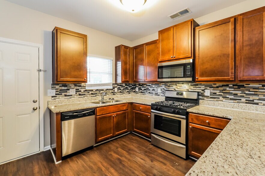 Building Photo - 705 Armitage Way