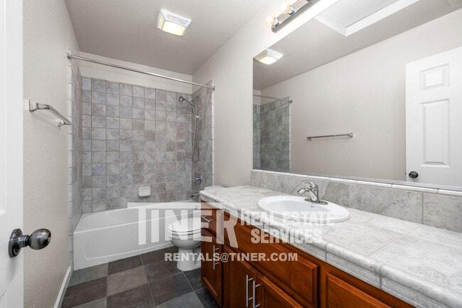 Building Photo - 1707 Grey Bunny Dr