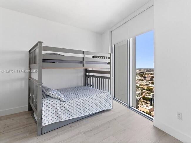 Building Photo - 2900 NE 7th Ave