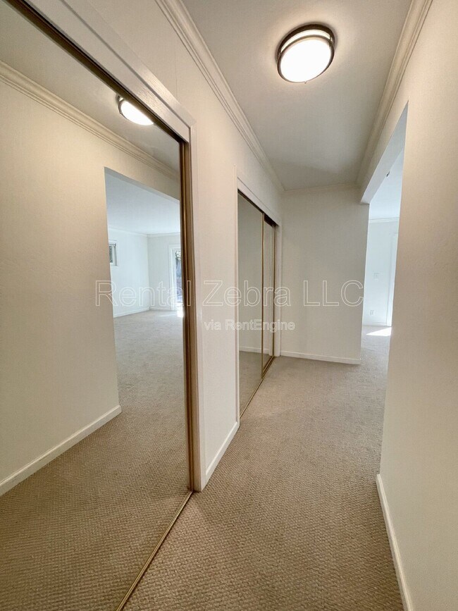 Building Photo - 626 Huntleigh Dr