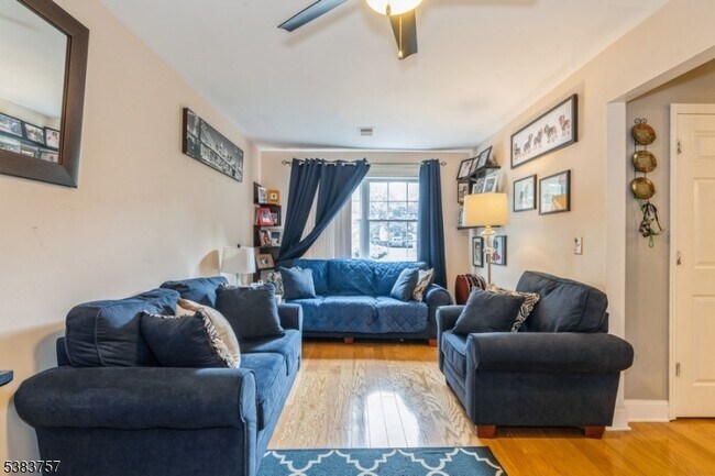 Primary Photo - 18 Henry St