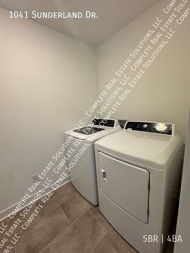 Building Photo - 1041 Sunderland Dr