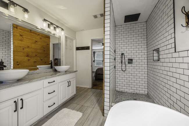 Building Photo - 15936 Co Rd 566