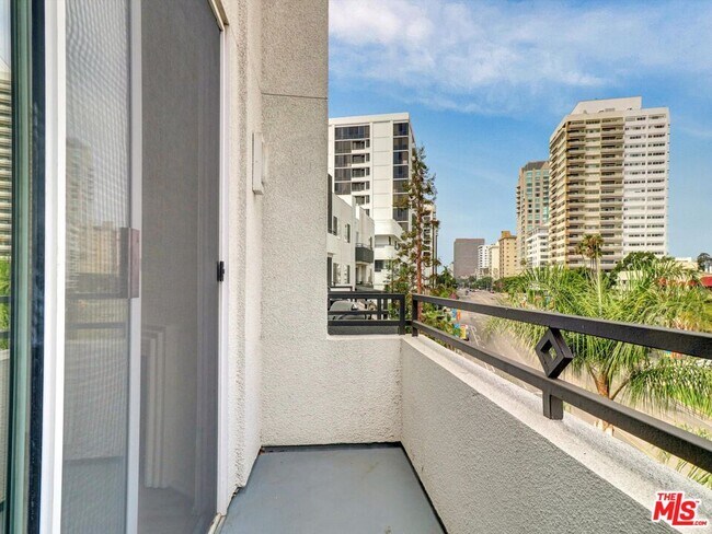 Building Photo - 10600 Wilshire Blvd