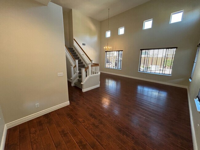 Building Photo - Spacious 4 Bed 3 Bath Home in Garin Community