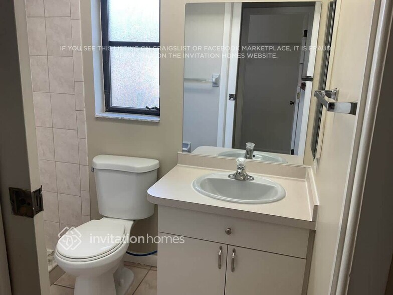 Building Photo - 1012 SE 42nd Ln