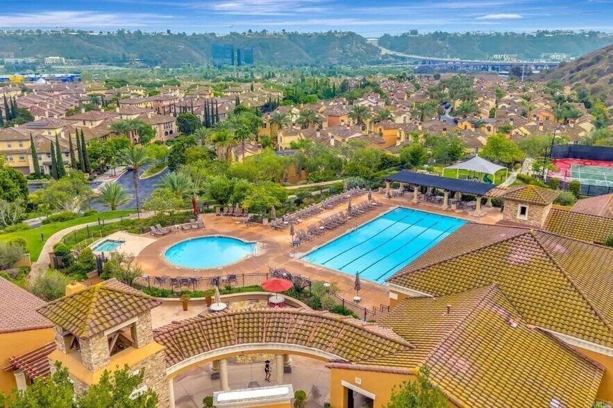 Building Photo - 2642 Bellezza Dr