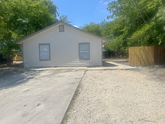 Building Photo - 1311 Hortencia Ave