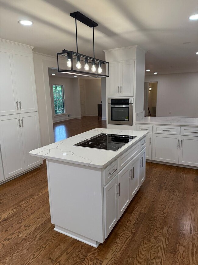 Building Photo - 185 Landor Dr