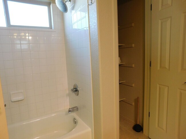 Building Photo - Beautiful Home in Fruita
