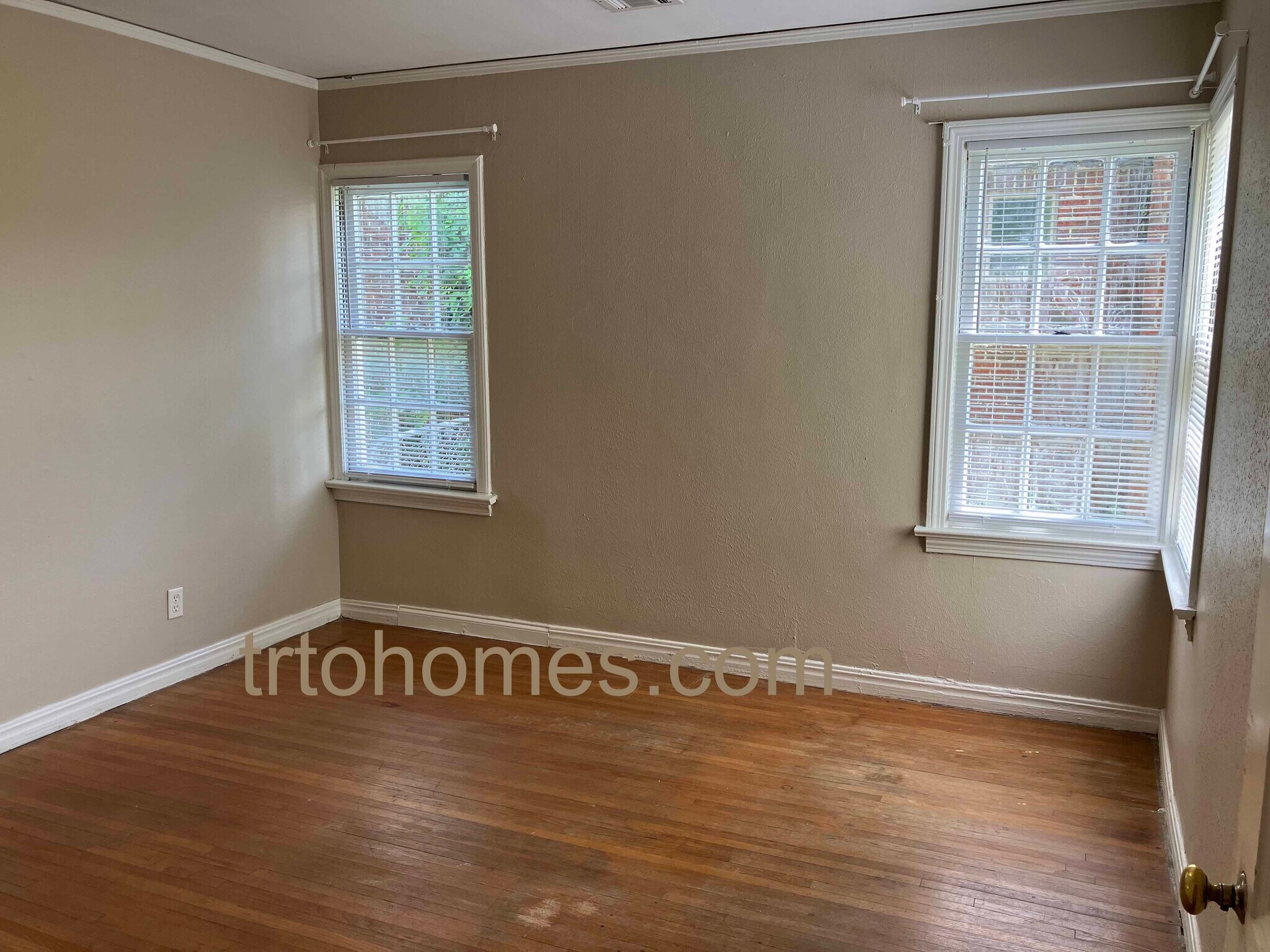 Building Photo - 1507 s indianapolis ave