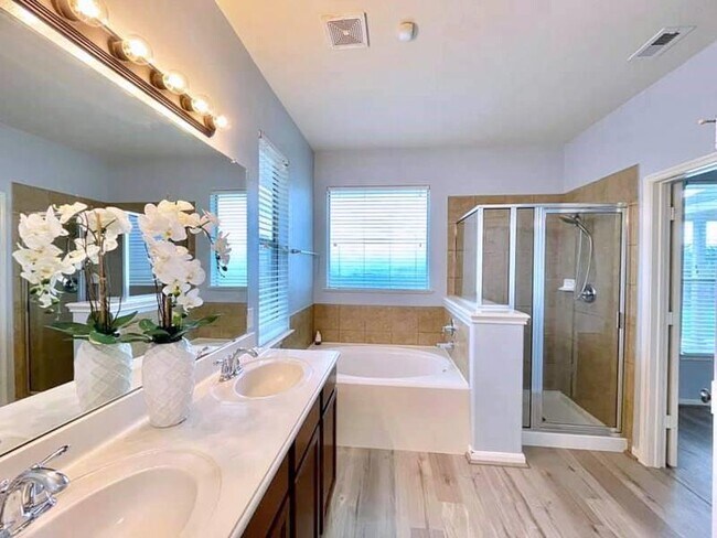 Building Photo - 21510 Sierra Long Dr