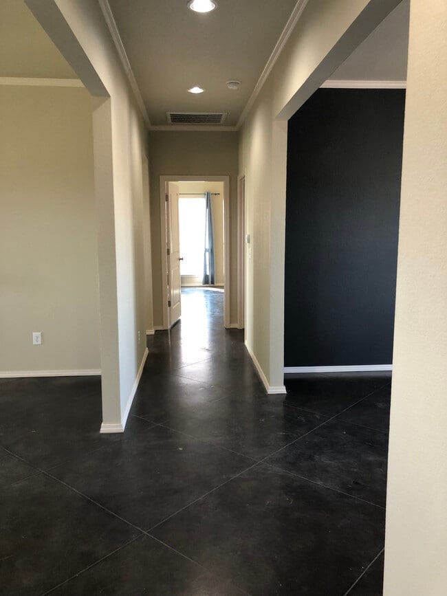 Building Photo - Located in HERITAGE HILLS !!! 2016 Built, ...