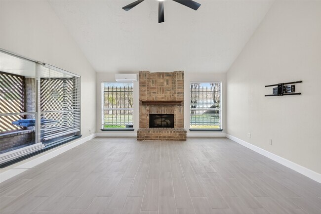 Building Photo - 7534 8 Willows Rd