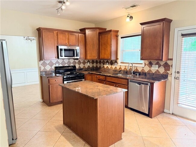 Building Photo - 2066 Peach Shoals Cir