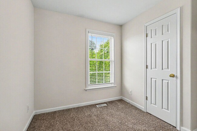 Building Photo - $2,295/Month | 3 Bed | 2.5 Bath | End-Unit Townhome in Belmont at Carmel Church | New HVAC | Wood...