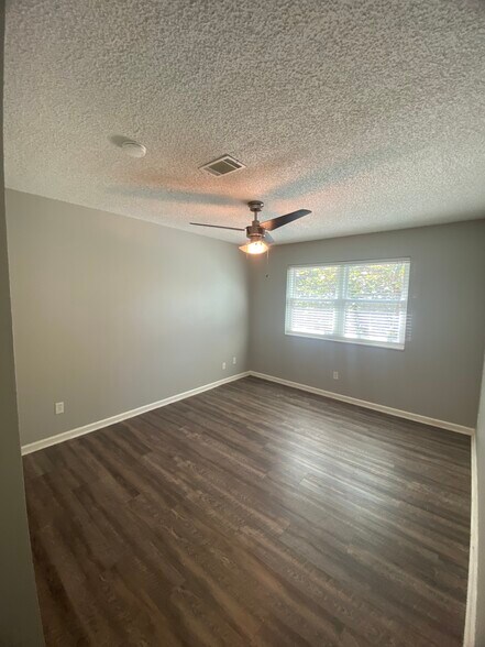 Building Photo - 125 Carl Dr