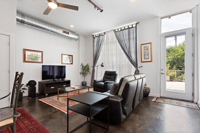 Building Photo - 1601 E Cesar Chavez St