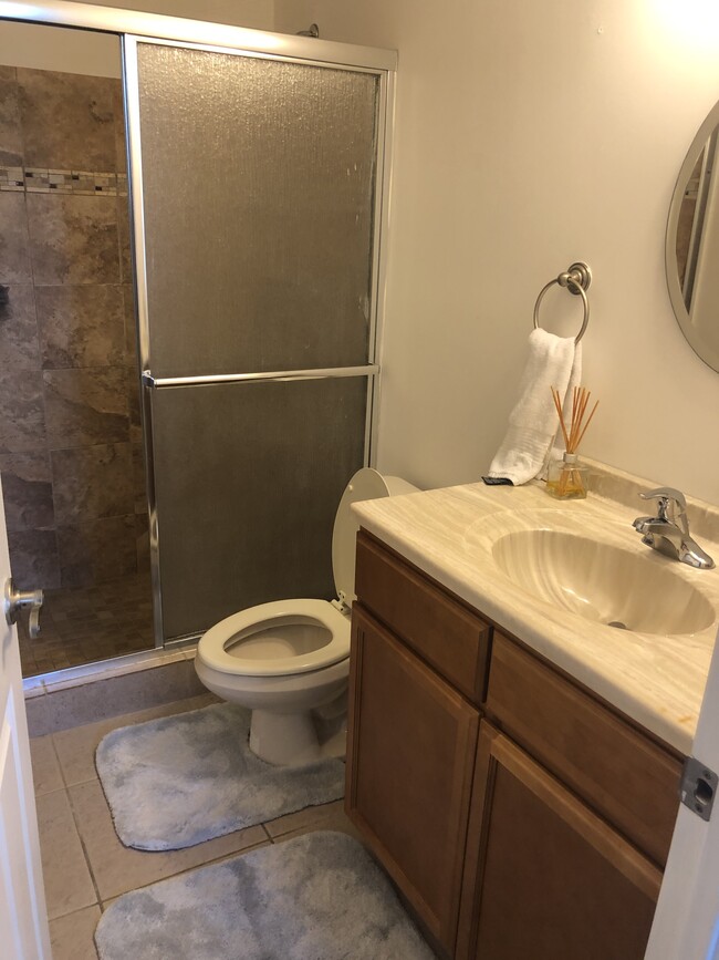 Primary Bathroom - 13303 Broadhurst Loop