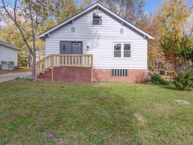 Building Photo - Newly remodeled 3 BR / 2 BA in Wadesboro !